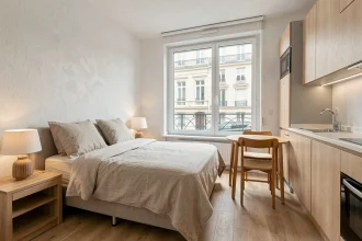 Studio meublé clé en main moderne à La Roche sur Yon avec lit, table et cuisine équipée